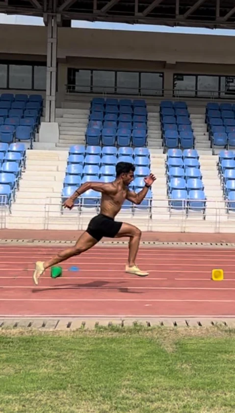 Ark Patil sprinting out of the start on a stadium track
